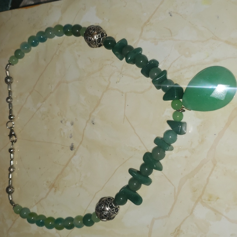 Semi precious stone Jade pendent necklace